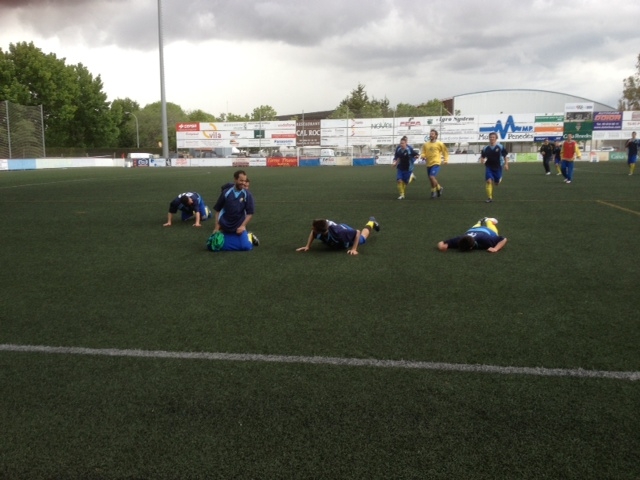 Els jugadors del Sant Maure celebrant la lliga aconseguida aquest cap de setmana