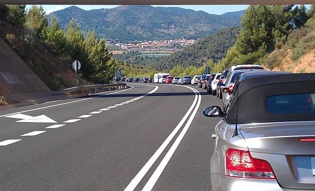 Retenció a la C-15. Foto: Carles Cuerva