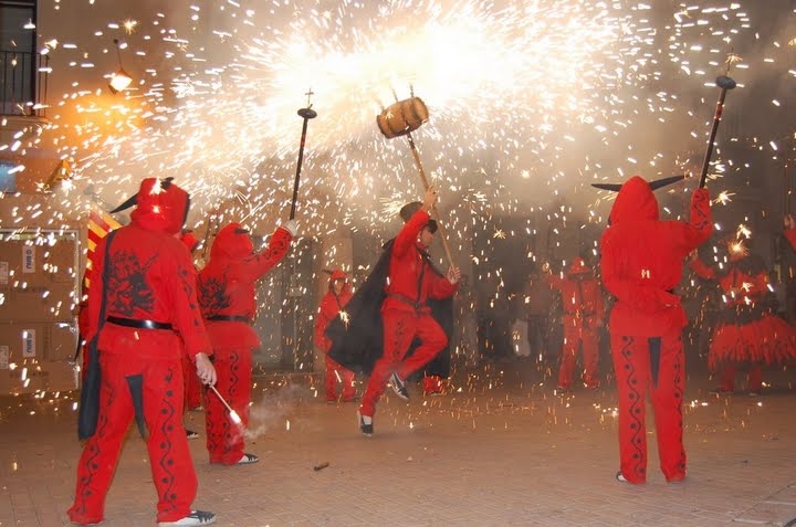 Els diables de La Llacuna seran els protagonistes del correfoc / Foto: Santi Sagalés