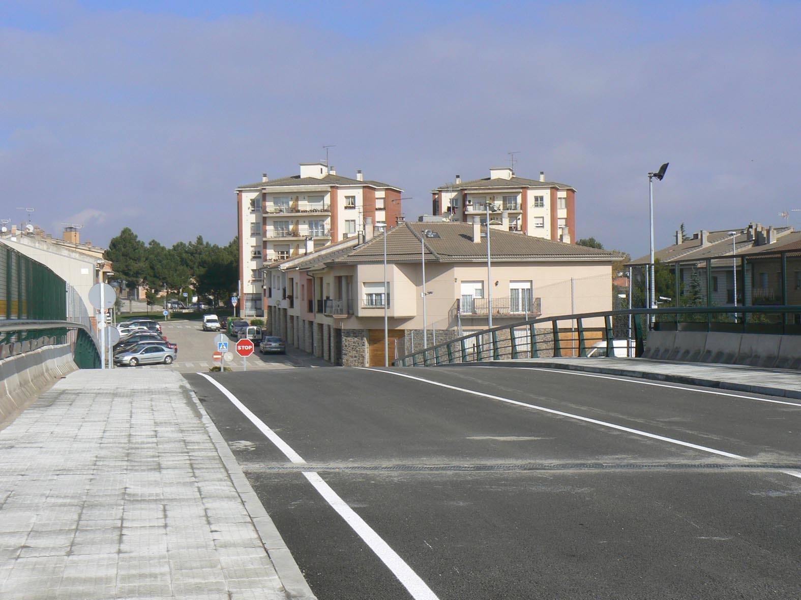 El nou pas elevat per damunt de la línia ferroviària