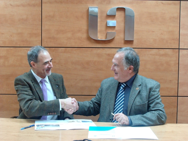 Ramon Felip, president de la UEA, i Ramon Moya, Delegat de TÜV Rheinland a Manresa, signen el conveni