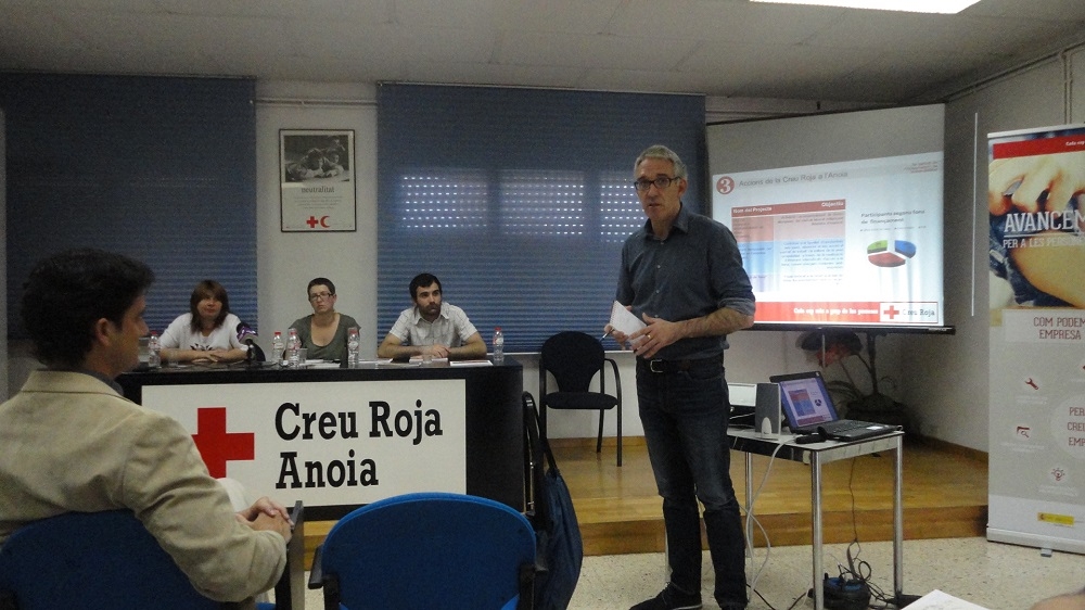 El coordinador de Creu Roja a Catalunya, Enric Morist, en la presentació de l'estudi