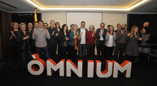 La nova junta d'Òmnium, amb Marina Llansana a la vicepresidència (Foto: Òmnium Cultural)