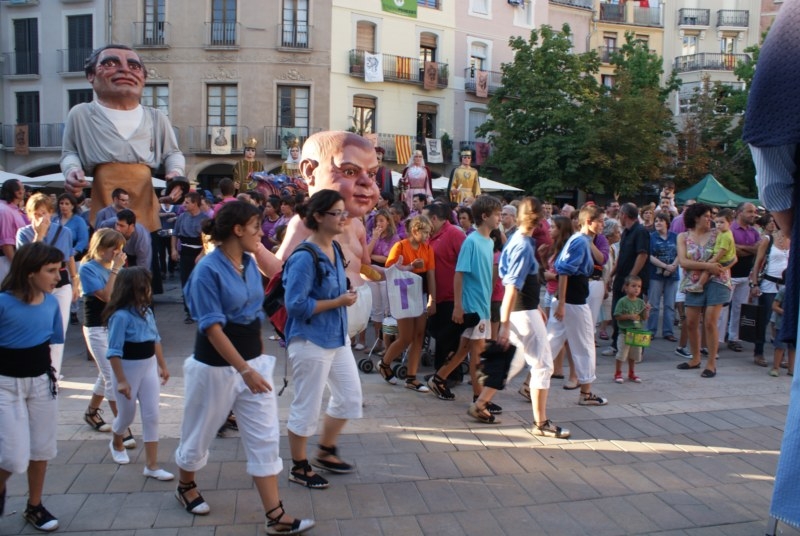 La cercavila tradicional surt de la plaça de l'Ajuntament