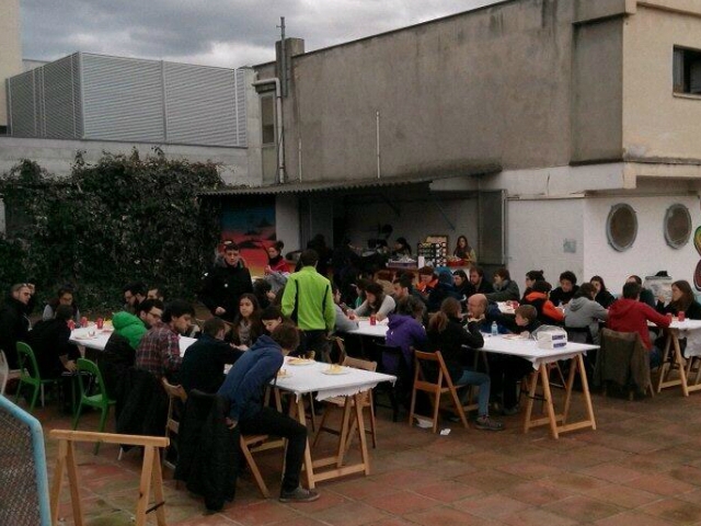 Dinar solidari de dissabte al migdia. Foto: @espaipelsomnis