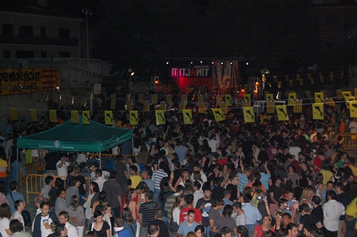 De nit, festa a l'Ateneu