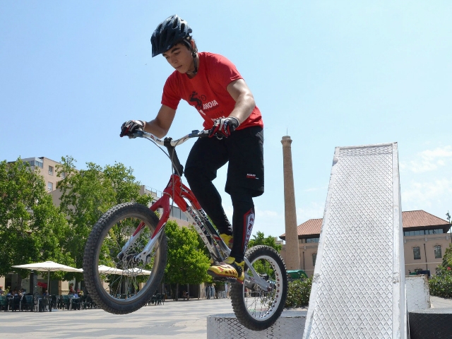 Biketrial a la Plaça de Cal Font