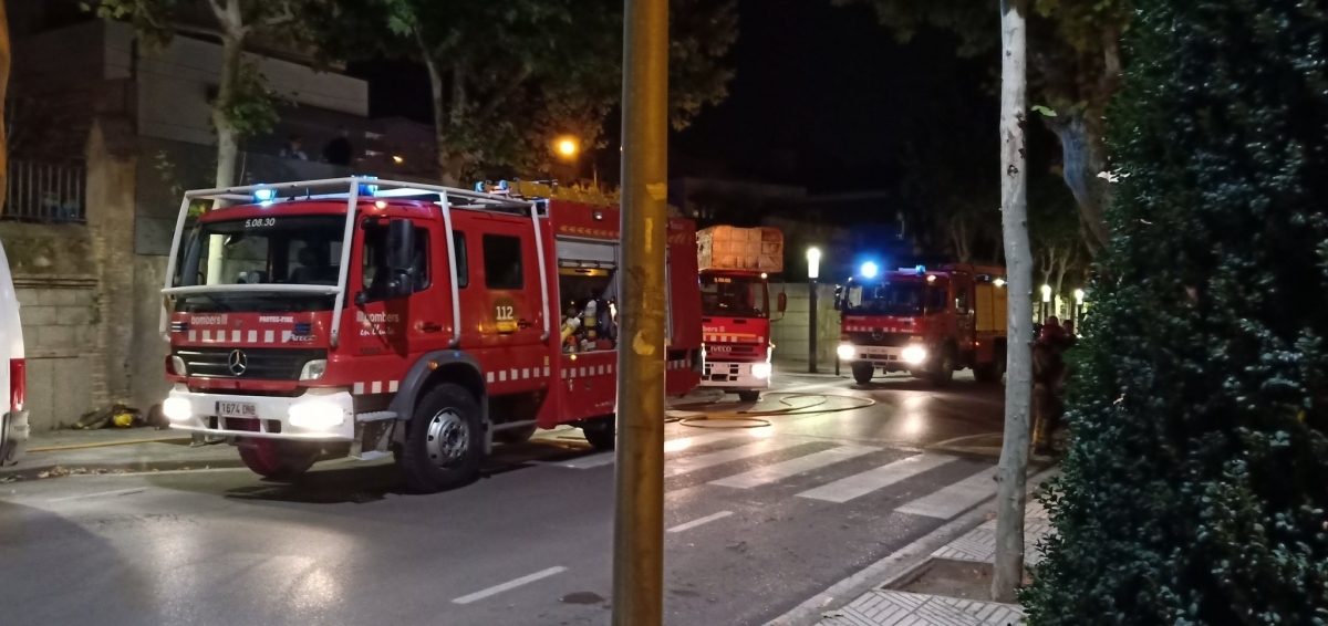 Els camions, aturats al Passeig per la intervenció FOTO:Oriol M.