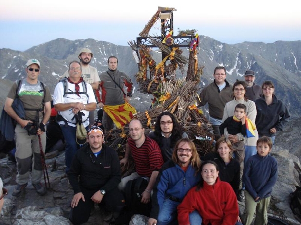 Els excursionistes del CEA al cim del Canigó