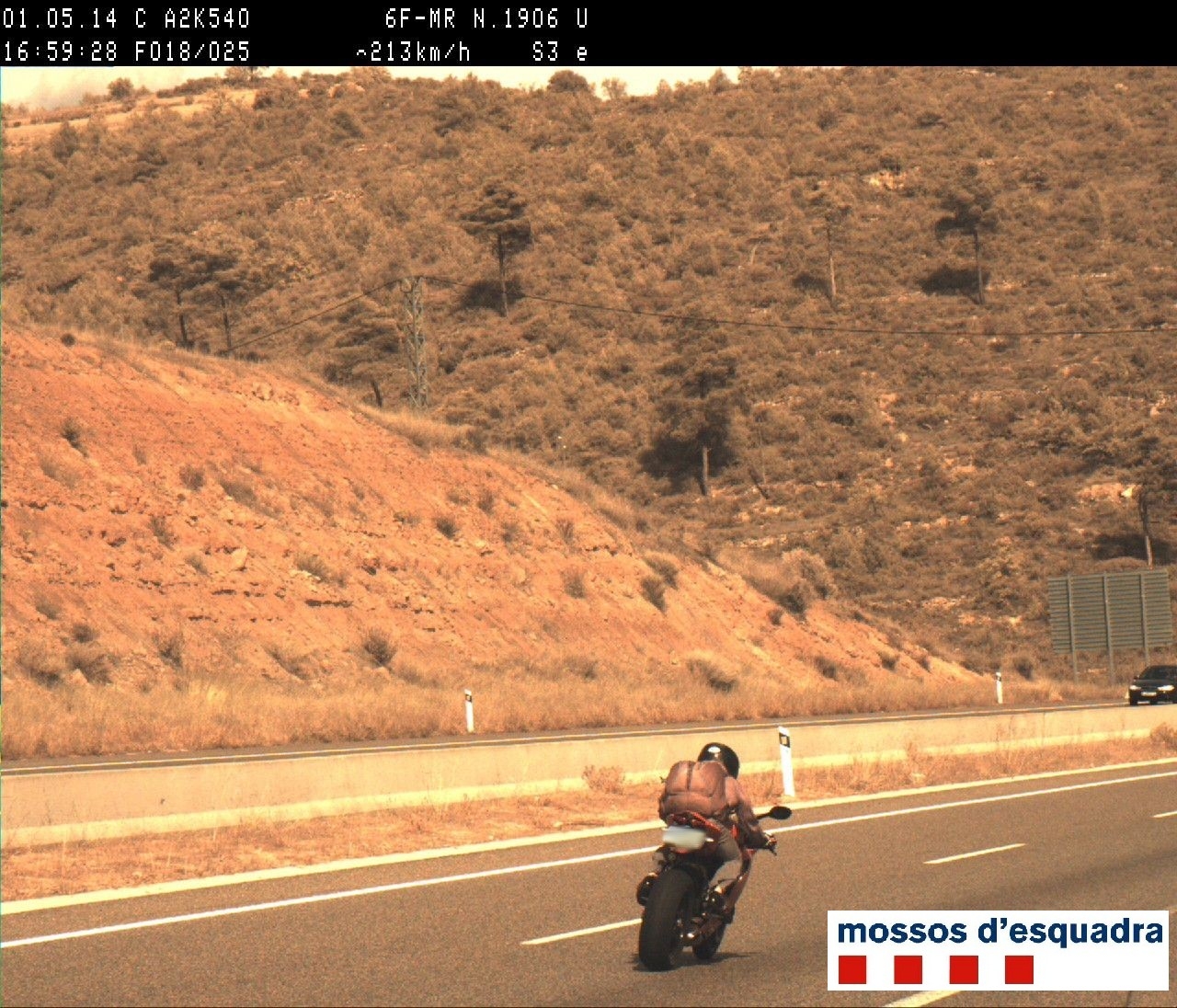 Fotografia de la motocicleta que circulava a 213 km/h
