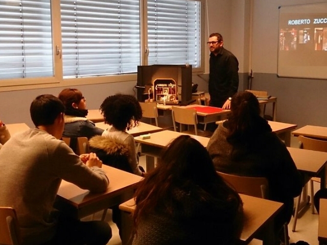 Sebastià Brossa va explicar als alumnes en què consistia la seva feina