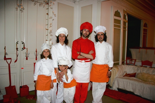 Després d'una actuació al nostre pis de Barcelona, la família Ymbernon (Elisabet, David, Dadà i Daida) amb el músic Xavi Lloses, juny 2014