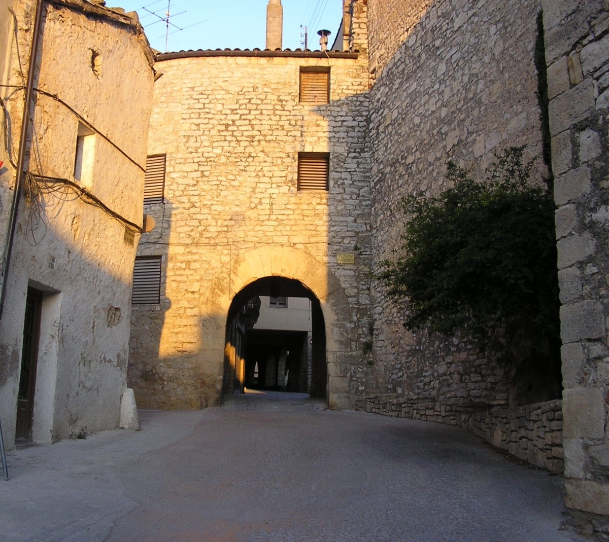 El portal d'en Garreta, al nucli llacunenc
