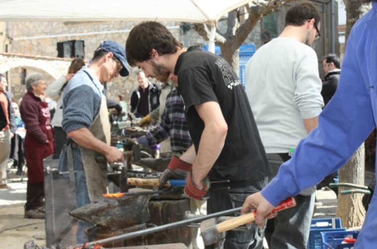 5a edició de la Festa de la Forja, amb tallers oberts a tothom per aprendre l'art de forjar