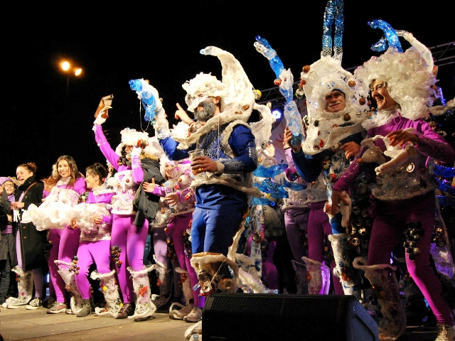 1r premi. Associació Camp del Rei, amb 'Som la mar de rarus'