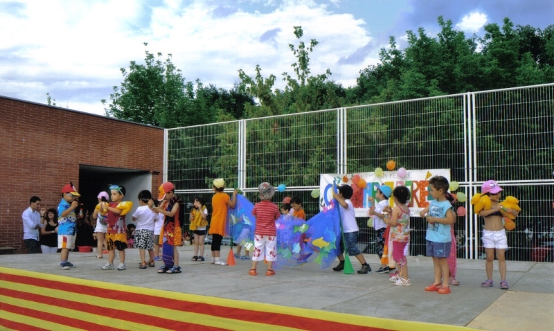 Espectacle a l'escola de la Pobla