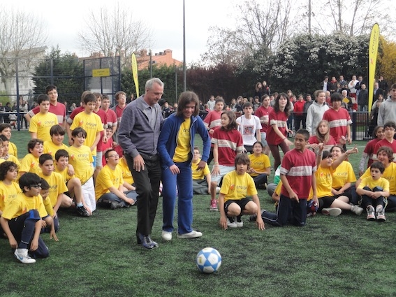 Johan Cruyff a punt per fer el xut d'honor