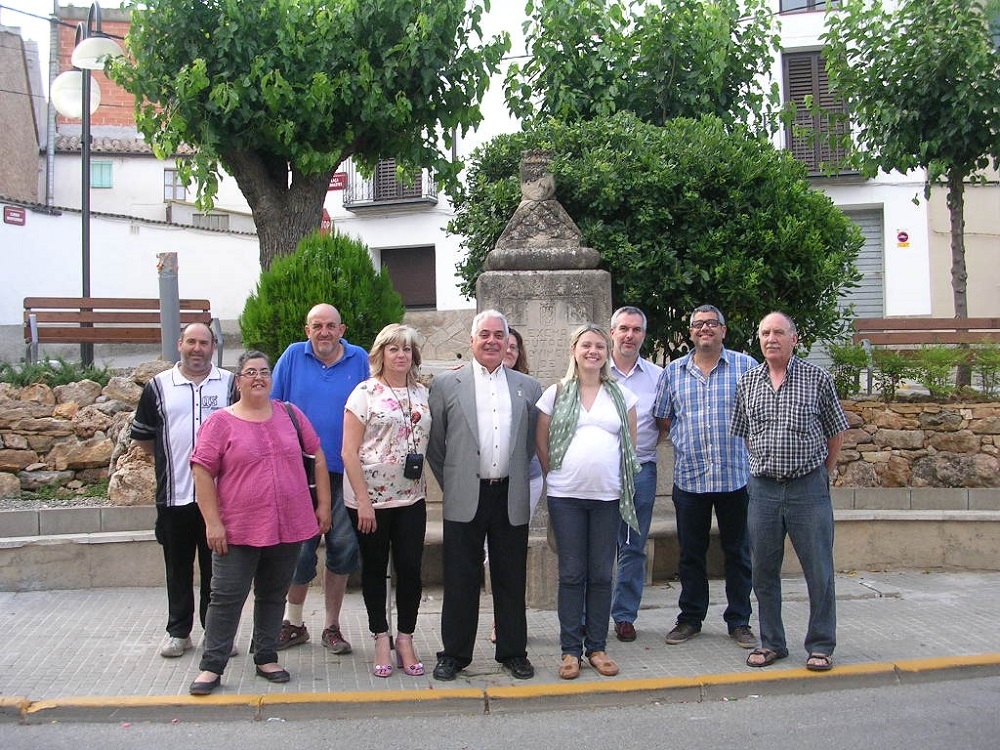 L'equip de govern de Cabrera d'Anoia, amb la diputada Maria Senserrich