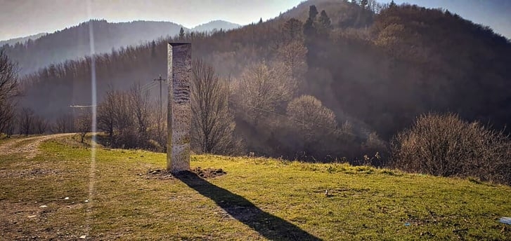 La segona estructura va aparèixer en un lloc emblemàtic de Romania el 27 de novembre (Foto: AP)