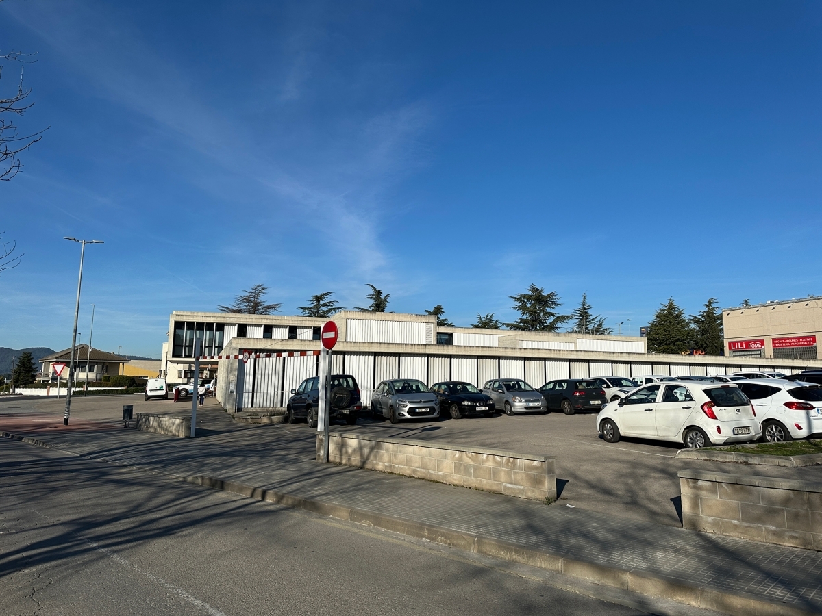 El grup esperava la v&iacute;ctima a l'aparcament. Foto: Marc Soler Riera.