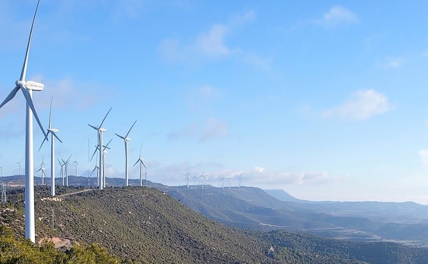 Els aerogeneradors instal·lats ja a la Serra de Rubió