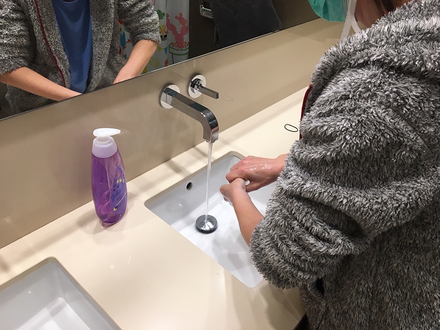 La infermera igualadina remarca la importància de rentar-se bé les mans