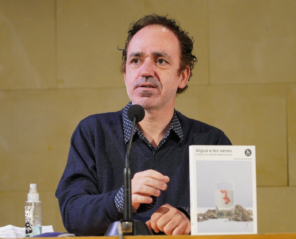 Francesc Canosa durant la presentació del llibre a Balaguer (Foto: Ràdio Balaguer)