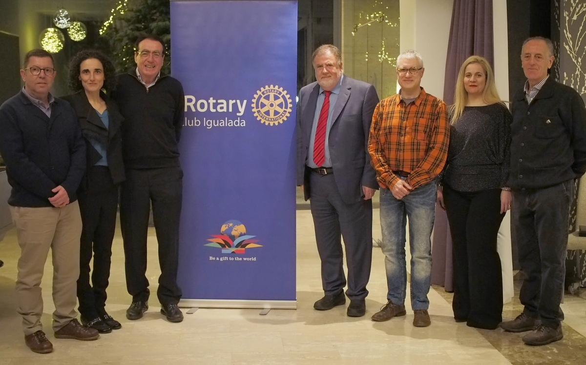 L'acte de presentació del concert solidari, amb els membres del Rotary al centre