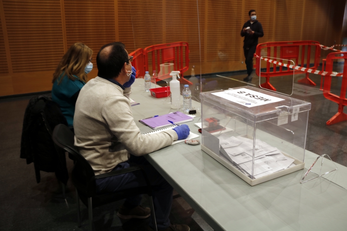 Una de les taules on es feia la votació FOTO: ACN