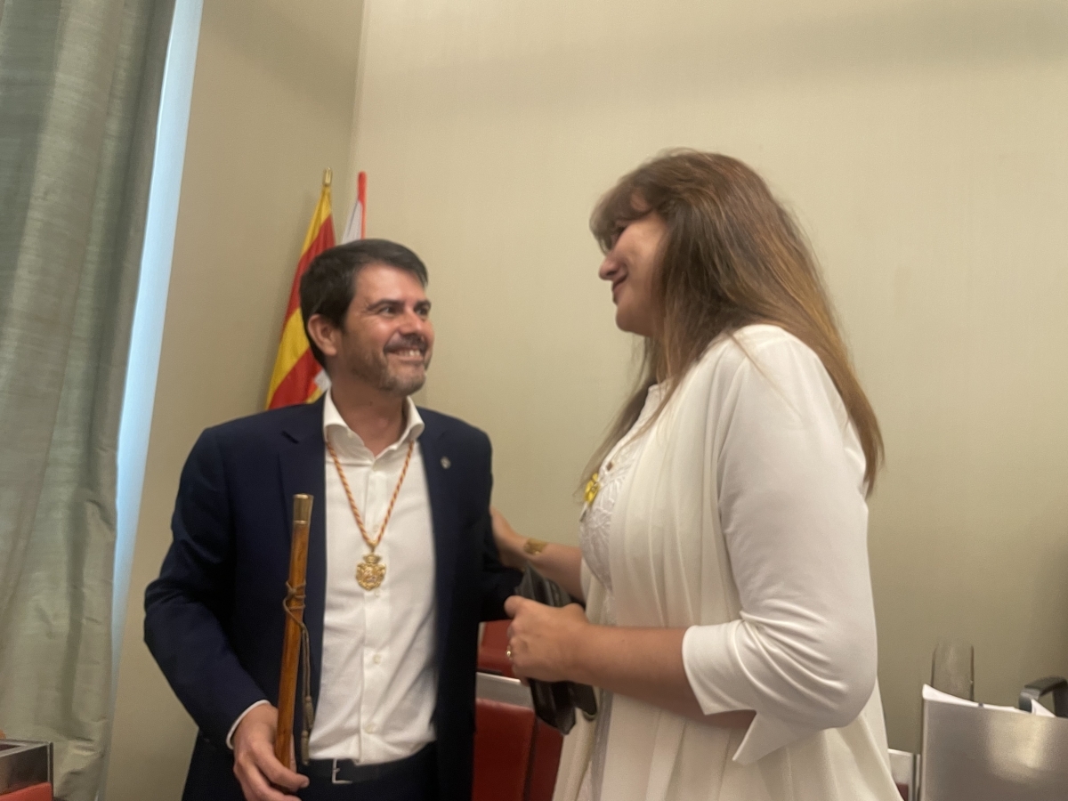 La presidenta Laura Borràs felicita Marc Castells (TCM)