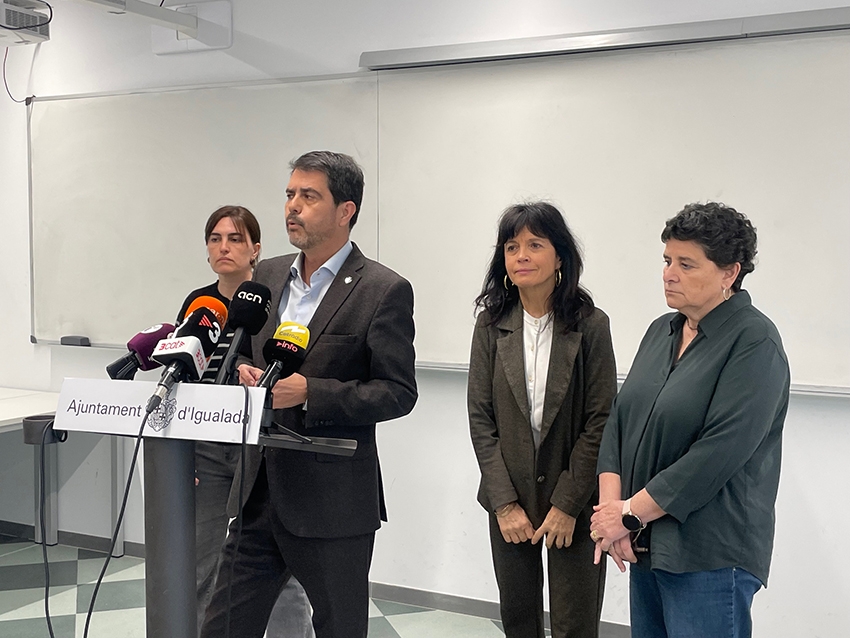 Marc Castells, acompanyat per Marta Garcia, Marisa Vila i Teresa Ramos (Foto: TCM)