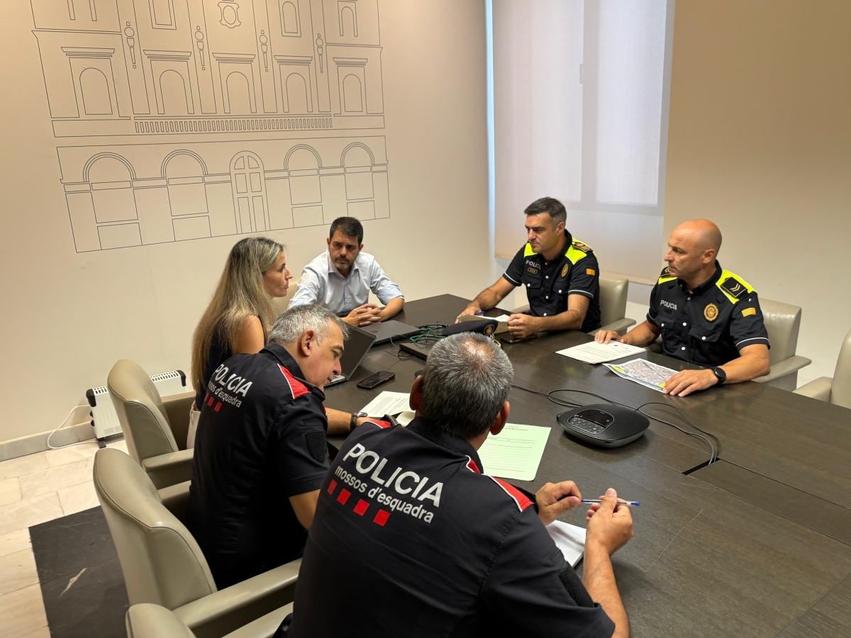 Reunió entre l'Ajuntament i els cossos de seguretat. Ajuntament d'Igualada.