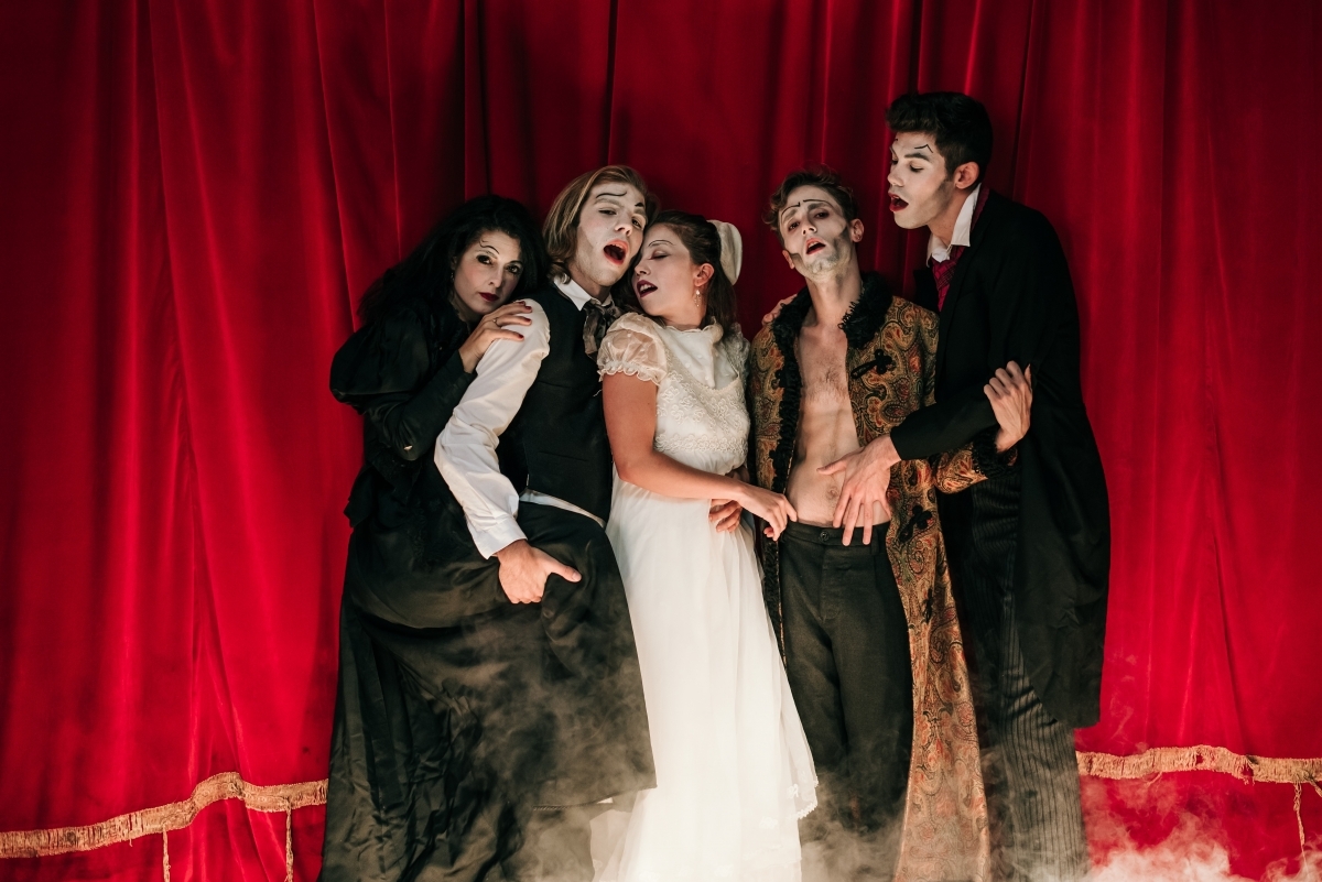 Els cinc actors de 'Poe, el cabaret macabre'