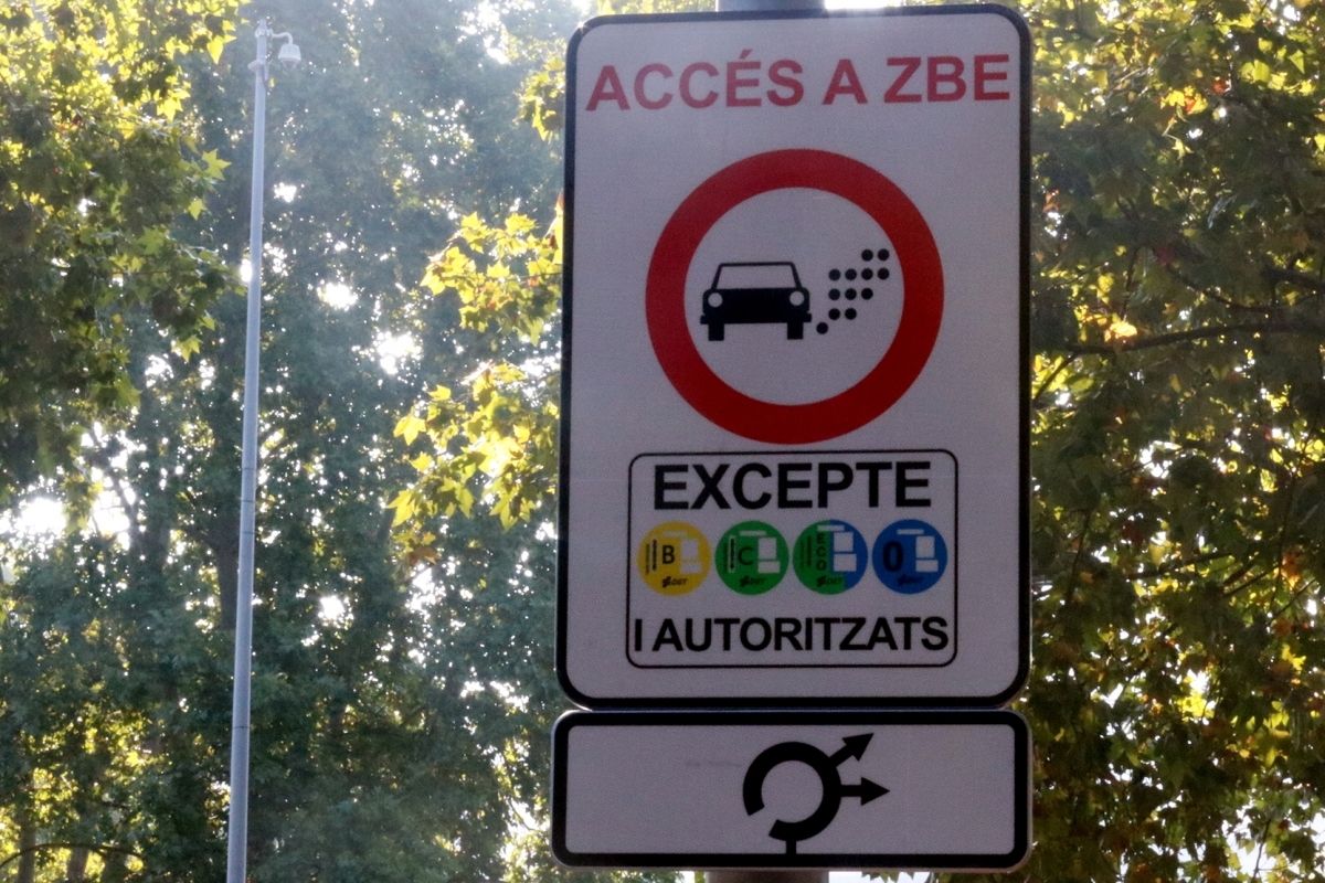 Cartell ZBE. Xavier Pi. ACN.