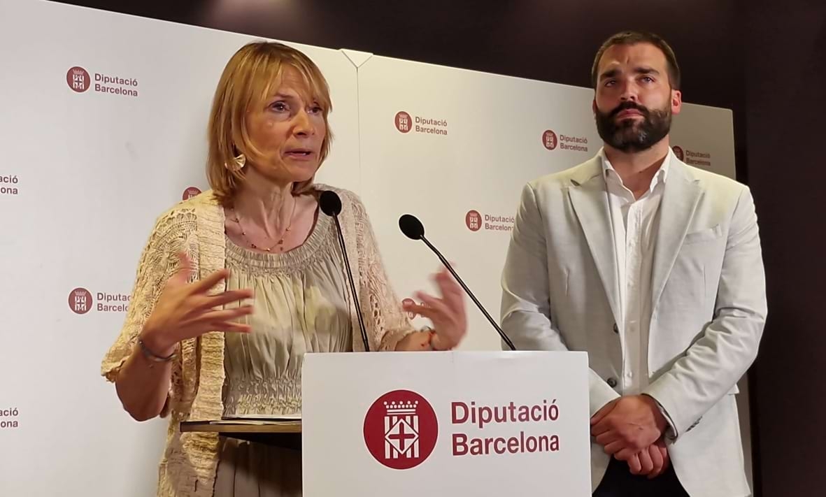 La presidenta de la Diputació de Barcelona Lluïsa Moret amb el diputat d’Infraestructures i Territori, Sergi Vallès (Foto: Laia Virgili / Diputació de Barcelona)