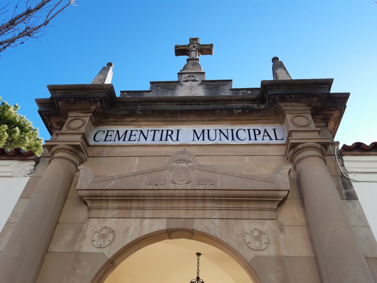 El Cementiri, ja amb el nou cartell