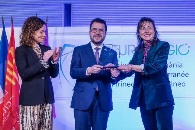 Rosario Sánchez, Pere Aragonès i Carole Delga en l’acte de traspàs de la presidència de l’Euroregió Pirineus Mediterrània. Foto de Lydie Lecarpentier - Regió Occitània