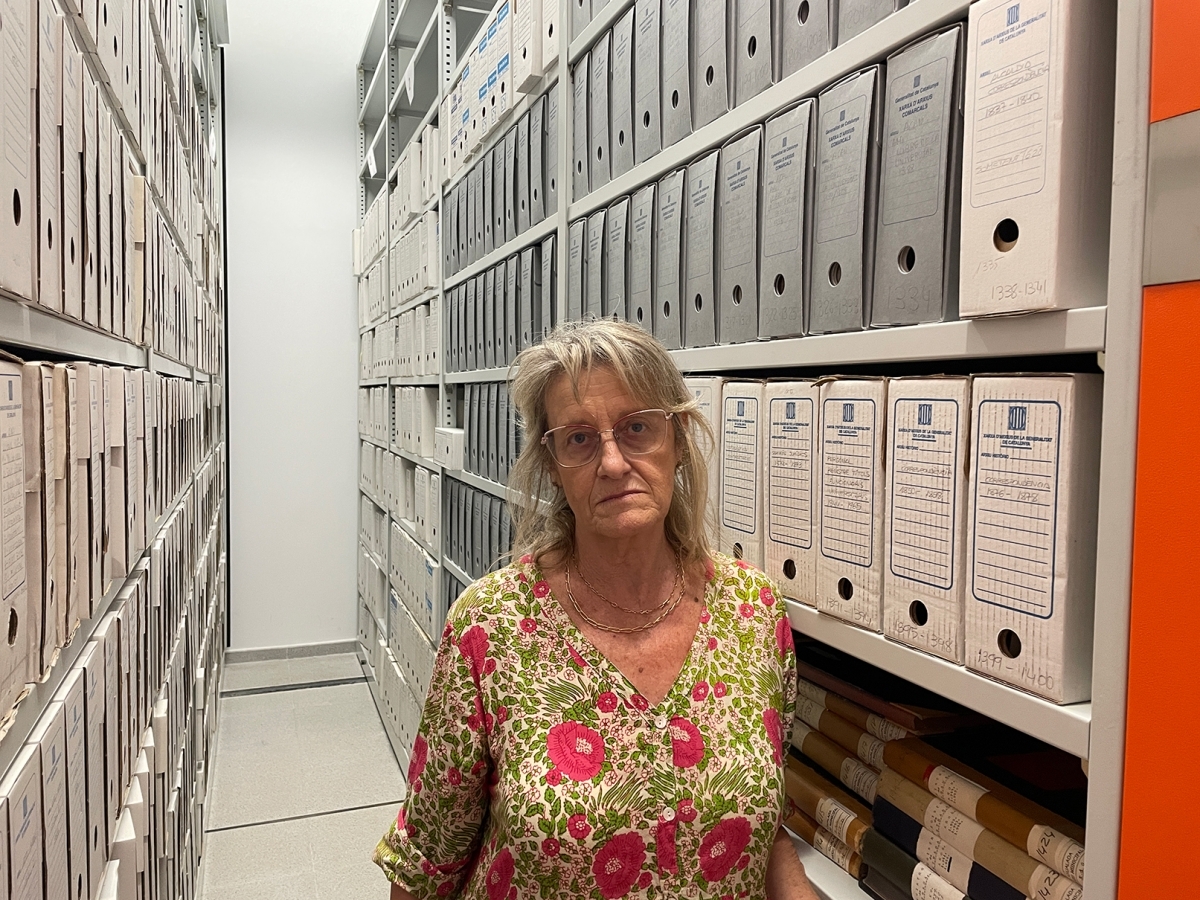 Marta Vives a l'Arxiu. Marc Soler.