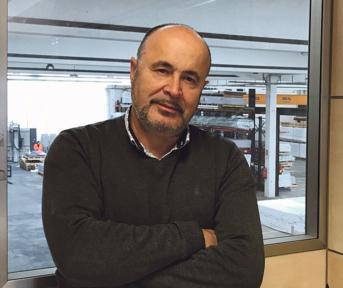  Javier Sánchez, director de la filial del  Grupo Asilux a Catalunya