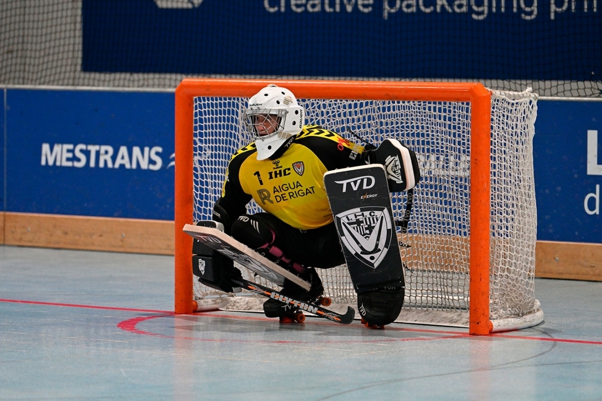 Torrents defensant la porteria de l'Igualada. Xavi Garcia. IHC.