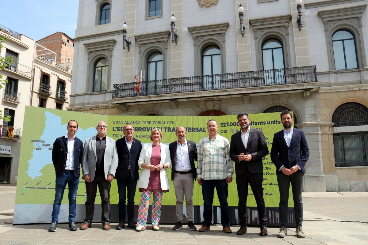 Alcaldables d'ERC dels set municipis de l'eix ferroviari transversal (Nia Escolà/ACN)