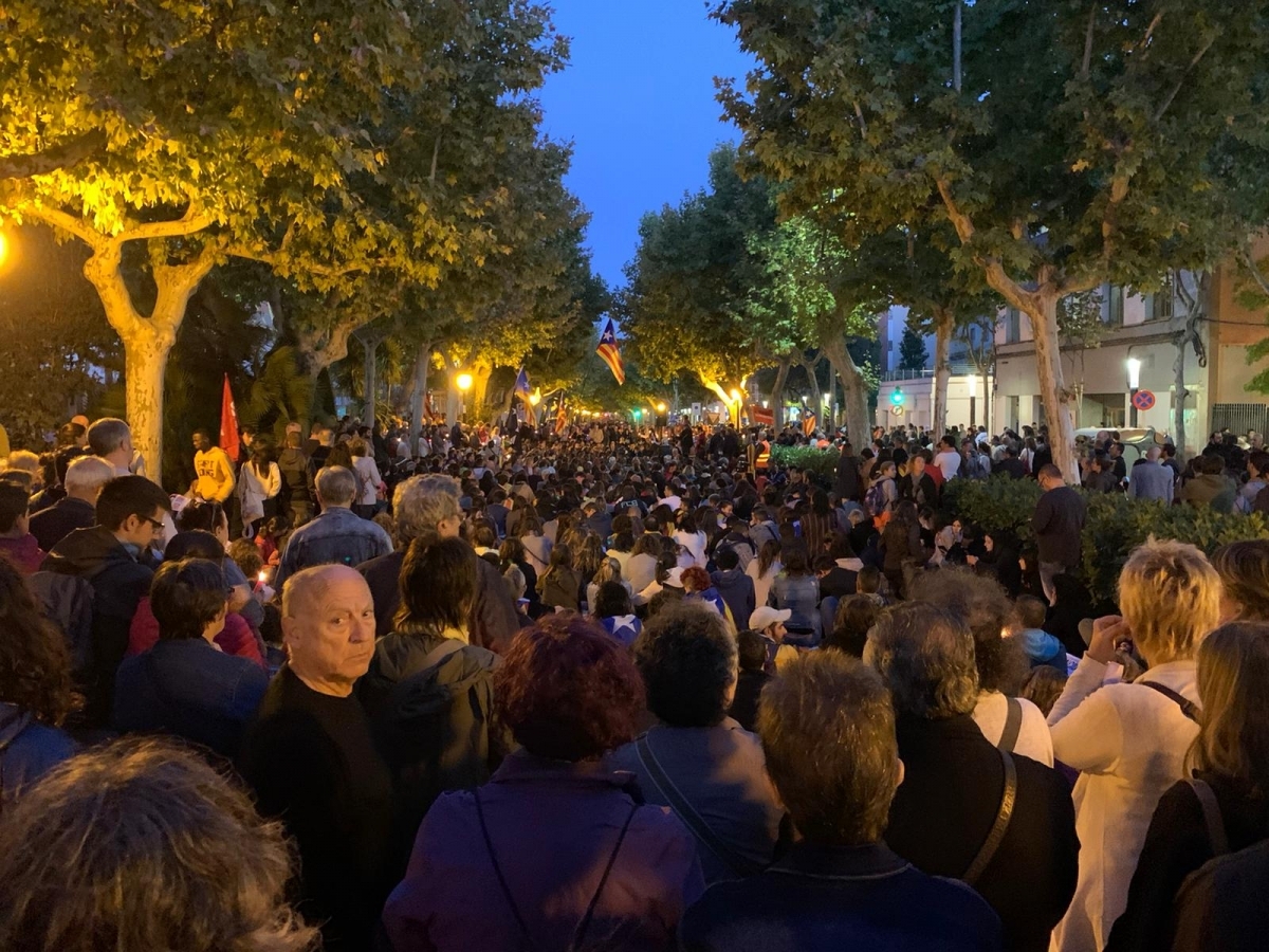 El centre del Passeig, ple de gom a gom