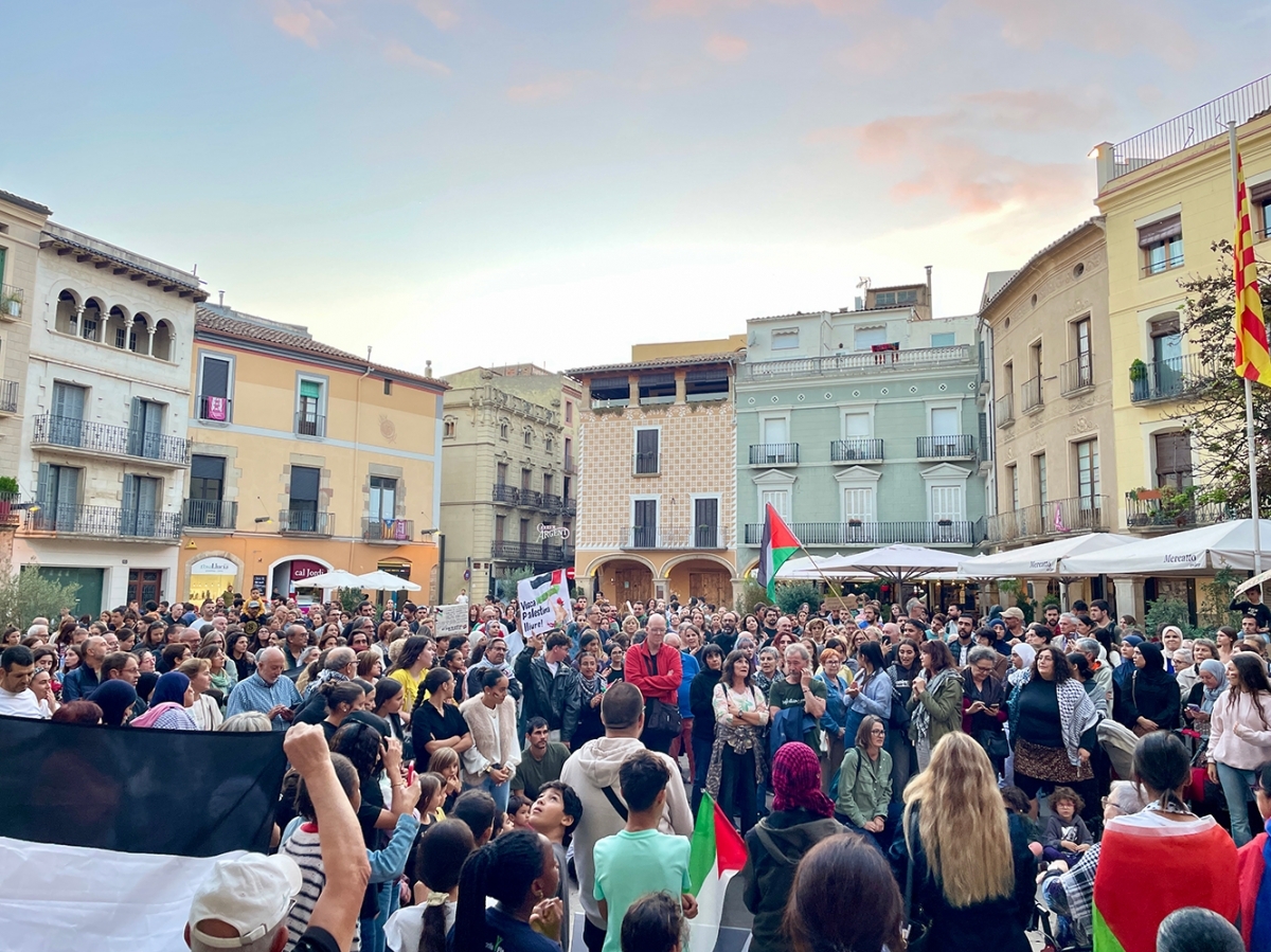 Concentració a la plaça. Marc Soler.