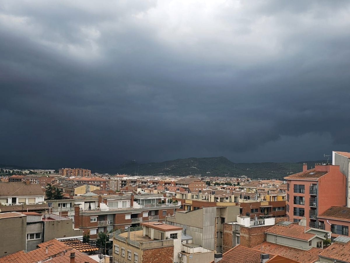 Cel de dissabte abans de la pluja. Montse Riera.