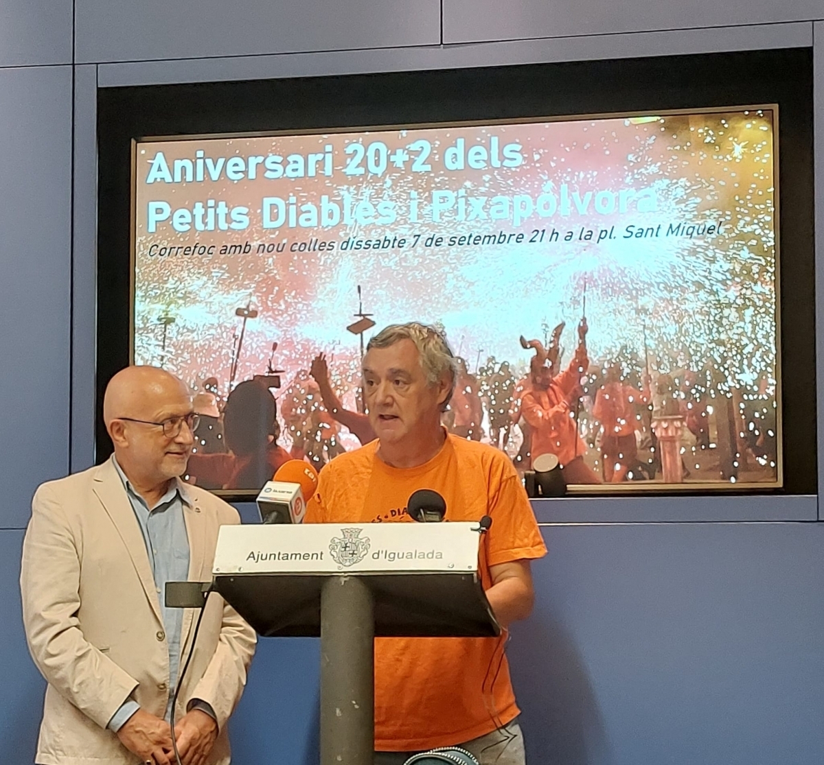 Joan Soler amb el regidor Pere Camps presentant els actes del 20+2 aniversari