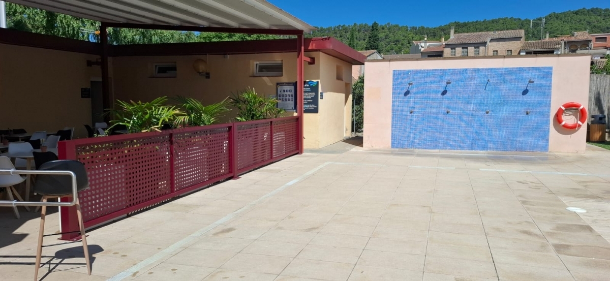 La piscina sense les gandules. Ajuntament de Castellolí.